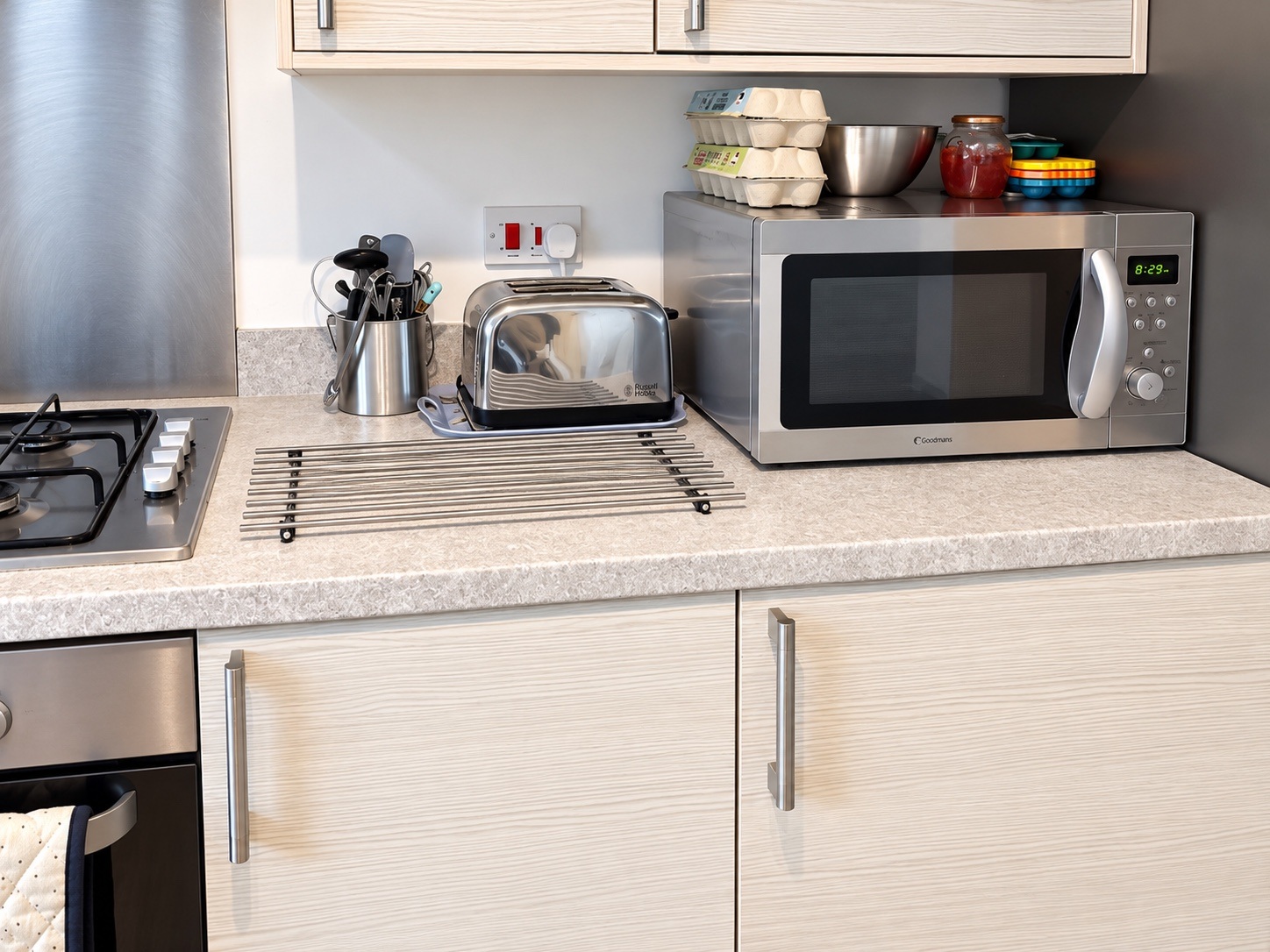 Kitchen hob, microwave and toaster after cleaning